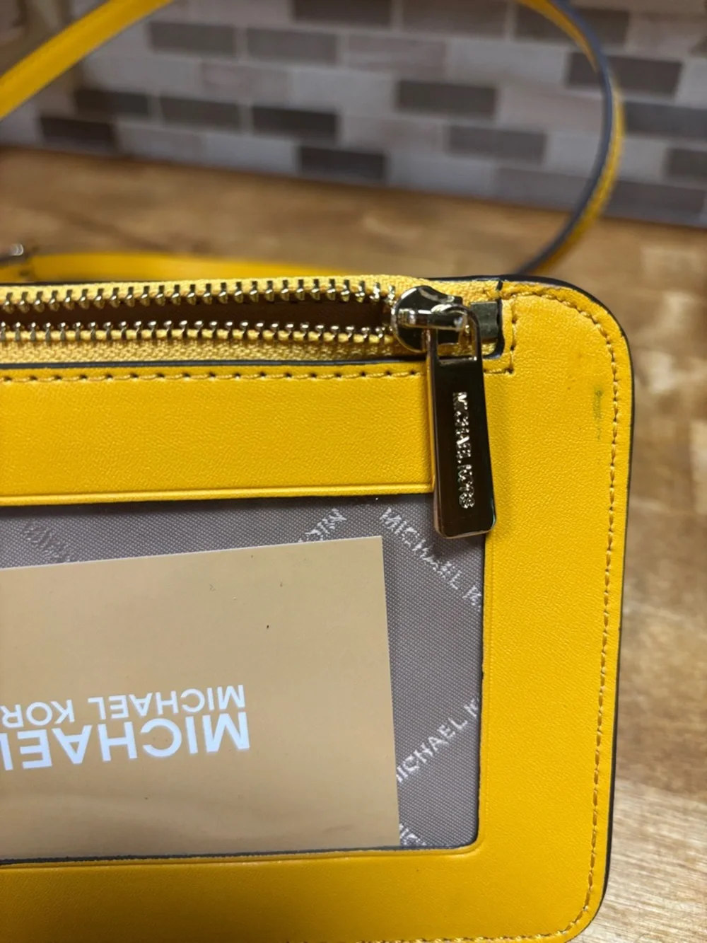 Michael Kors jasmine jet set Yellow MK Monogram Crossbody phone &  card holder - Picture 3 of 12
